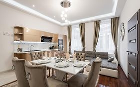 Centrum Opera Luxury Apartment With Free Garage